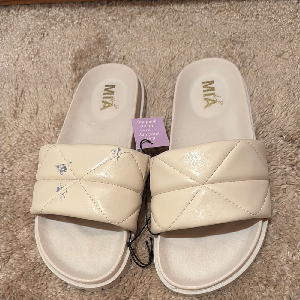 NWT MIA Quilted Cream Slide Sandals kids 4 women 6 beach shoes casual